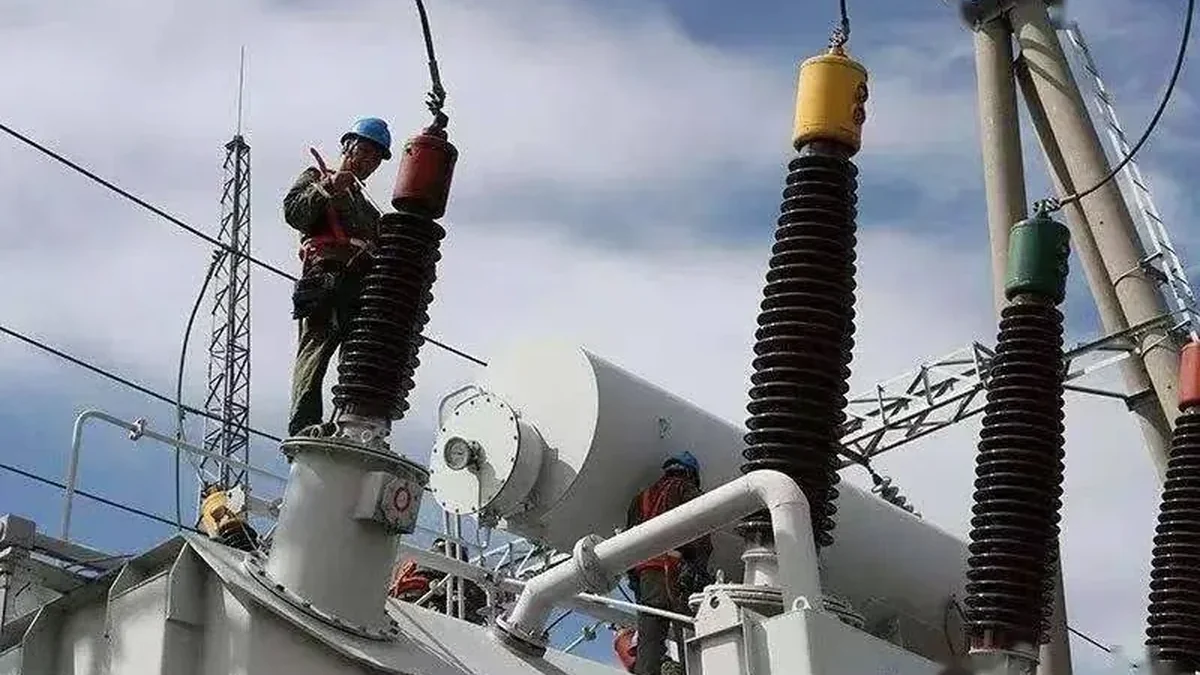 Replacement Transformer Specification Reconciliation: Old Nameplate, Current Load, BIL, Impedance and Mechanical Fit Pole-mounted replacement checks include bracket geometry, bushing position, weight, centre of gravity and lifting interface.